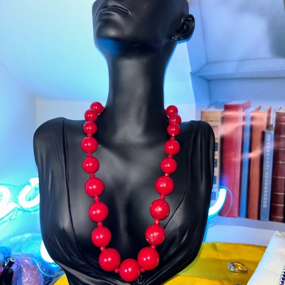 Chunky red beaded necklace - Picture 3 of 6